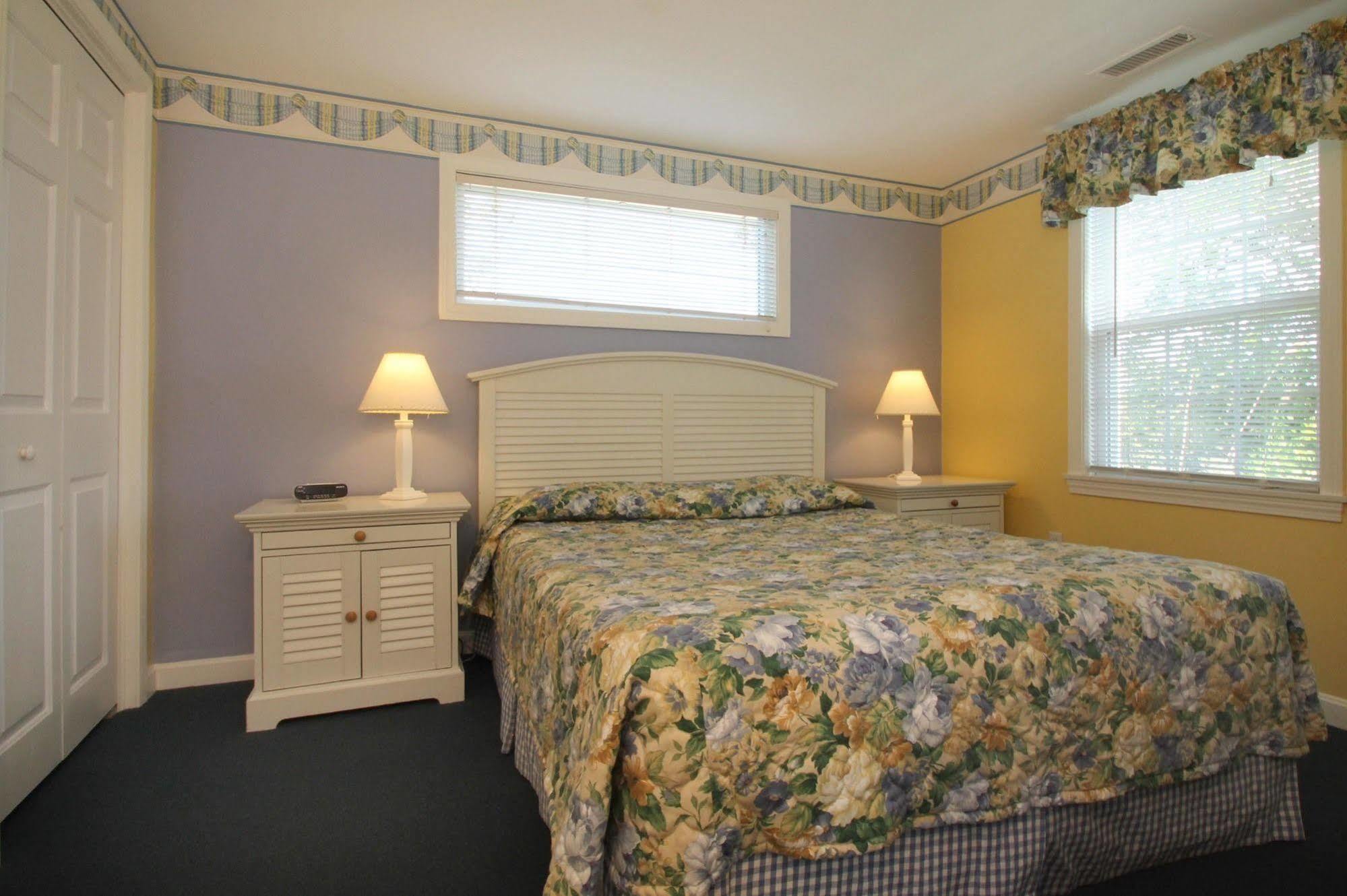 Colonial Acres Resort West Yarmouth Exteriör bild