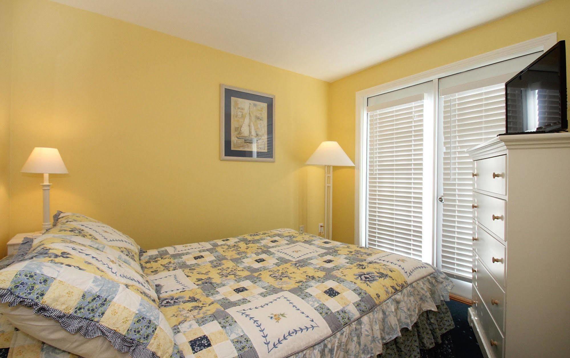 Colonial Acres Resort West Yarmouth Exteriör bild